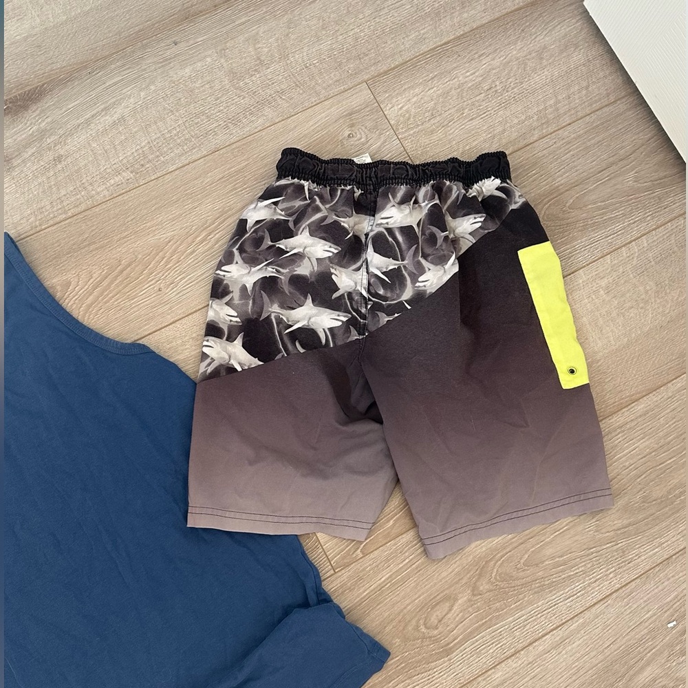 TANK & SUIMSUIT BOY 10-12 pre owned with normal signs of use. 2x1